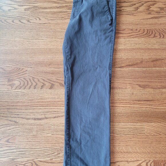 Eddie Bauer Men's Chino Pants Size 32/32 Relaxed Fit Navy Flat Front Slacks - Picture 2 of 7